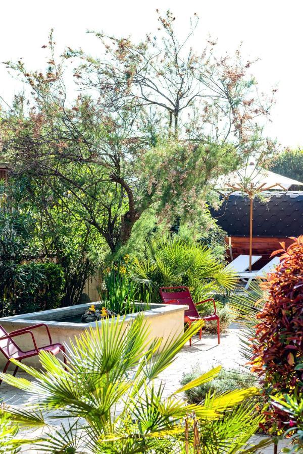 Hotel De La Plage กงตีส์-เลส์-แบงส์ ภายนอก รูปภาพ