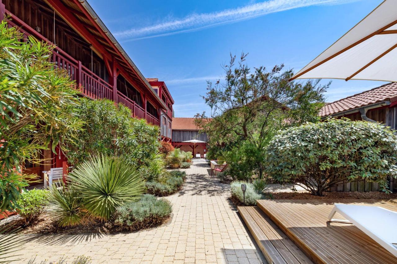 Hotel De La Plage กงตีส์-เลส์-แบงส์ ภายนอก รูปภาพ
