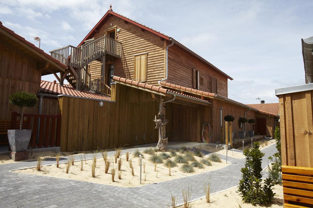 Hotel De La Plage กงตีส์-เลส์-แบงส์ ภายนอก รูปภาพ